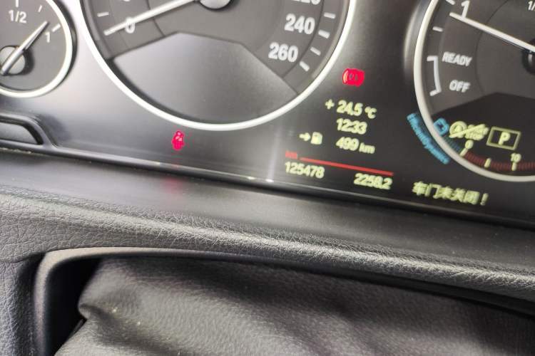 Used BMW 3 Series 2014 320Li Fashion Design Package Odometer Close Up