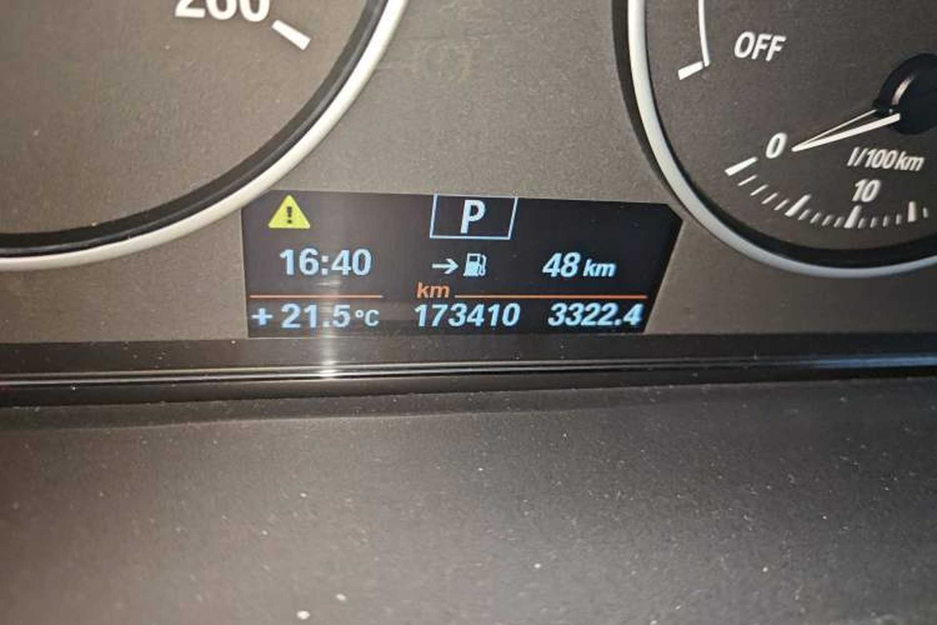 Used BMW 3 Series 2014 320Li Fashion Model Odometer Close Up