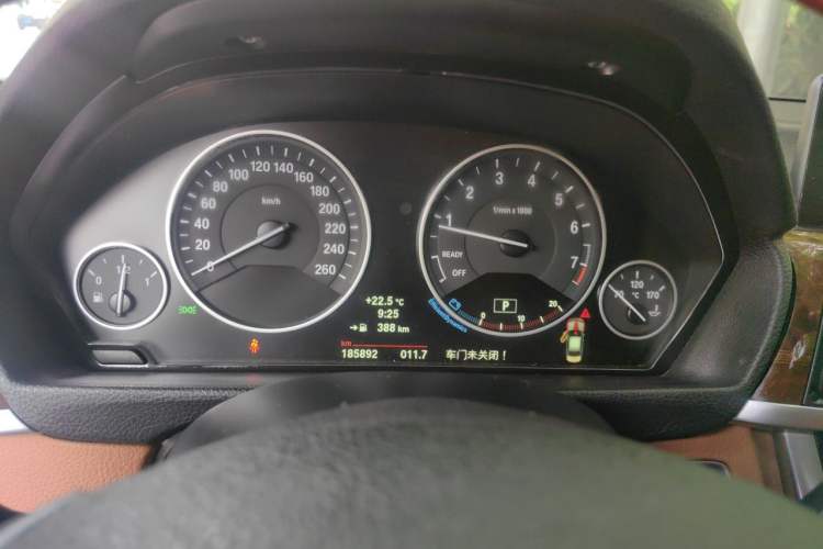 Used BMW 3 Series 2014 320Li Luxury Design Package Odometer Close Up