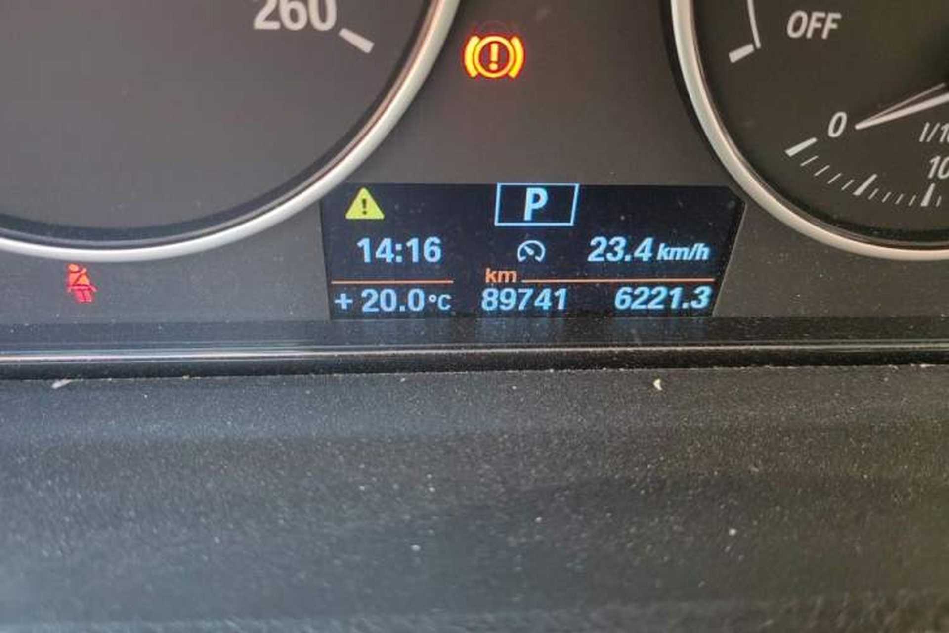 Used BMW 3 Series 2014 320Li Fashion Model Odometer Close Up