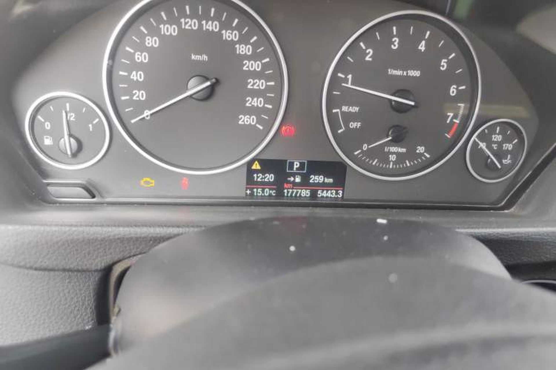 Used BMW 3 Series 2014 320Li Fashion Model Odometer Close Up