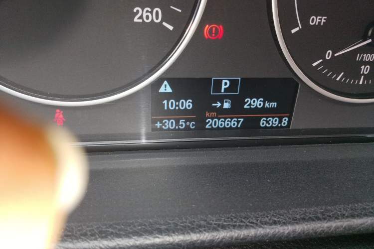 Used BMW 3 Series 2014 328Li Fashion Model Odometer Close Up