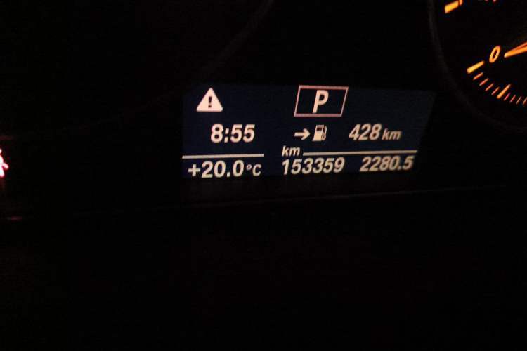Used BMW 3 Series 2014 320Li Fashion Model Odometer Close Up