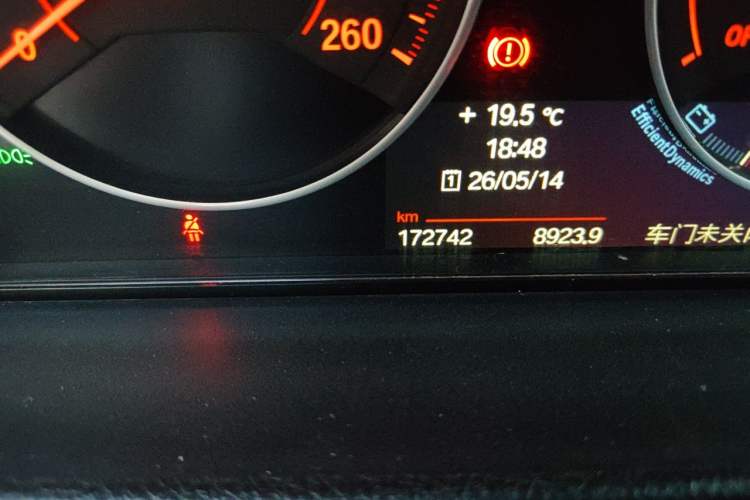 Used BMW 3 Series 2014 328i Sport Design Package Odometer Close Up