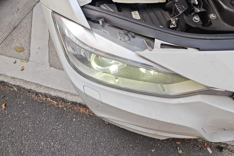 Used BMW 3 Series 2014 328i M Sport Edition Right Front Headlight