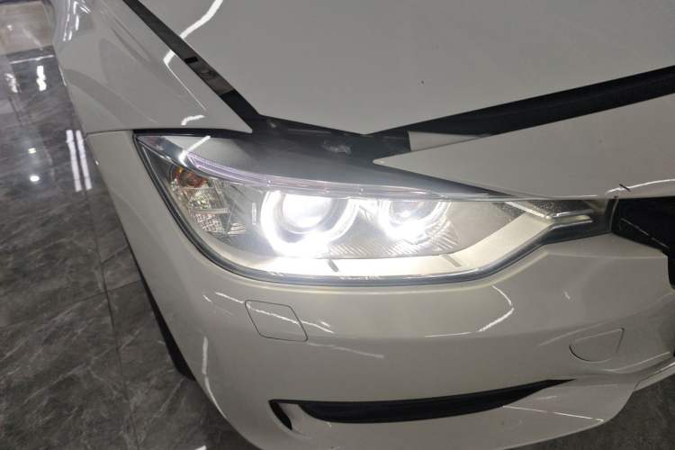 Used BMW 3 Series 2014 320i Sport Edition Right Front Headlight