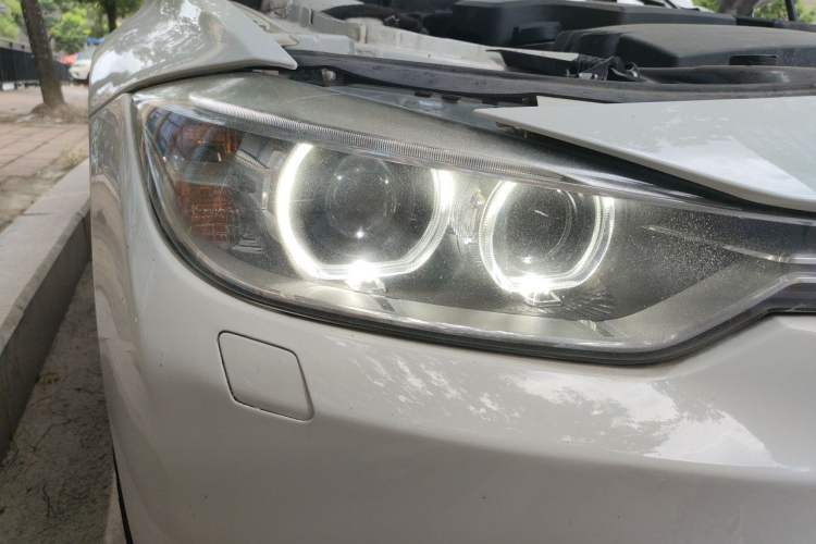 Used BMW 3 Series 2014 320i Sport Edition Right Front Headlight