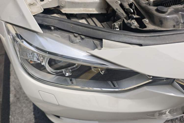 Used BMW 3 Series 2014 320i Sport Edition Right Front Headlight