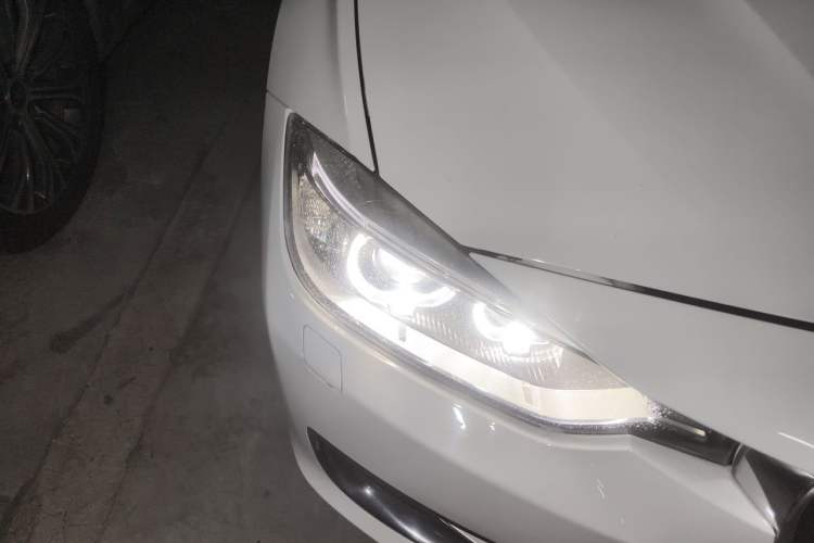 Used BMW 3 Series 2014 320i Sport Design Package Right Front Headlight