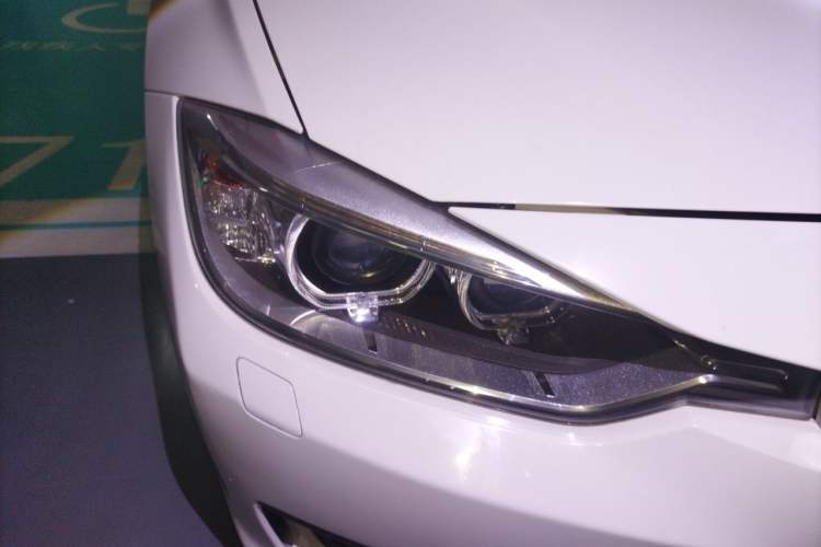 Used BMW 3 Series 2014 320i Sport Edition Right Front Headlight