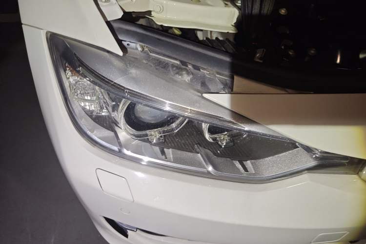 Used BMW 3 Series 2014 320Li Fashion Model Right Front Headlight
