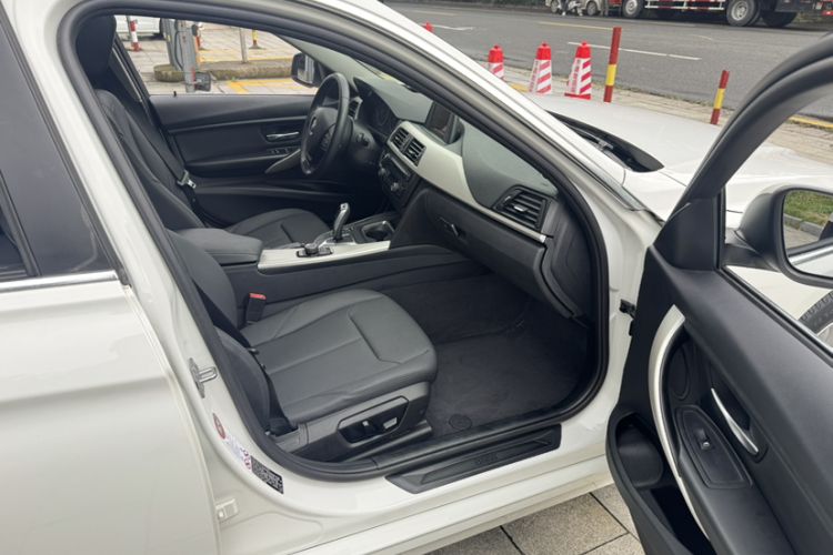Used BMW 3 Series 2014 320Li Fashion Model Right Front Seat