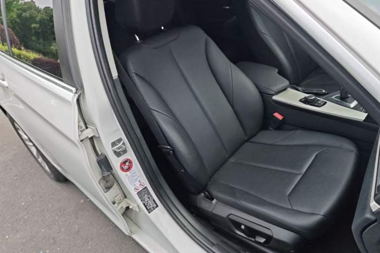 Used BMW 3 Series 2014 320Li Fashion Model Right Front Seat