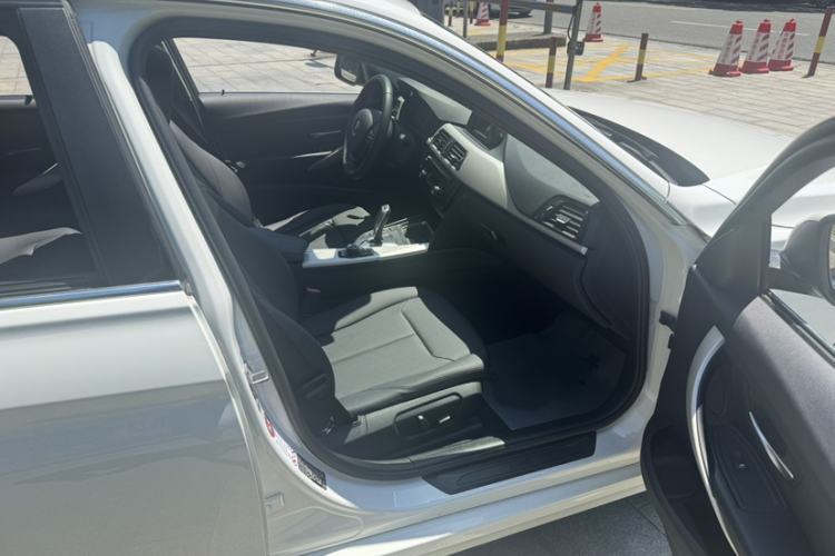 Used BMW 3 Series 2014 320Li Fashion Model Right Front Seat