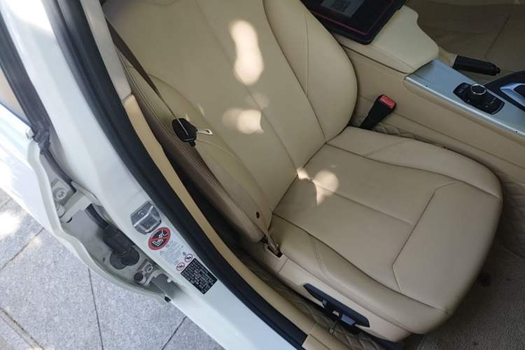 Used BMW 3 Series 2014 320Li Fashion Model Right Front Seat