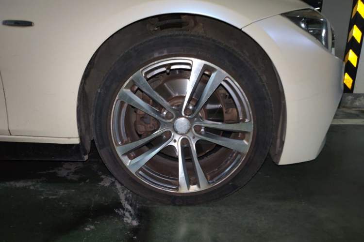 Used BMW 3 Series 2014 328i Sport Design Package Right Front Wheel Hub