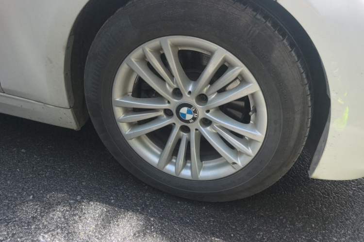 Used BMW 3 Series 2014 320Li Fashion Model Right Front Wheel Hub