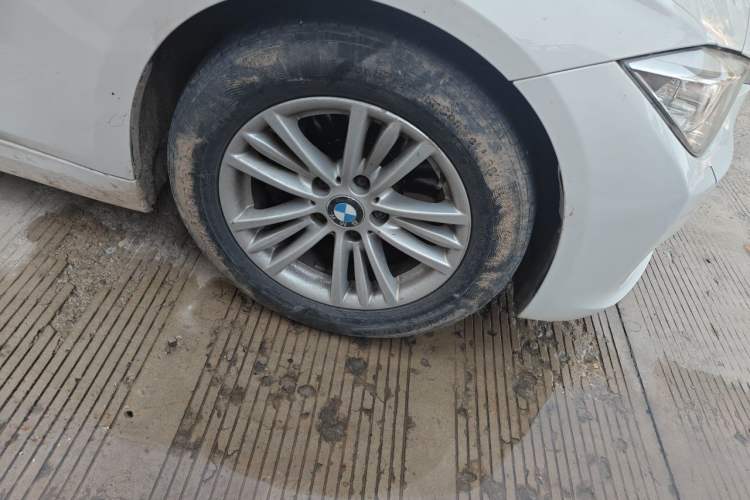 Used BMW 3 Series 2014 320Li Fashion Model Right Front Wheel Hub