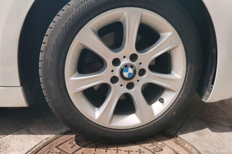 Used BMW 3 Series 2014 328Li Fashion Model Right Front Wheel Hub