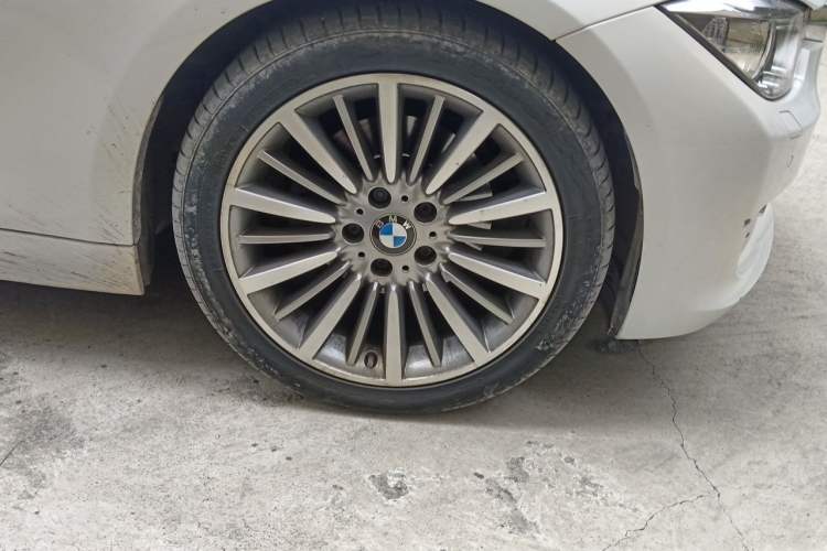 Used BMW 3 Series 2014 320Li Fashion Model Right Front Wheel Hub