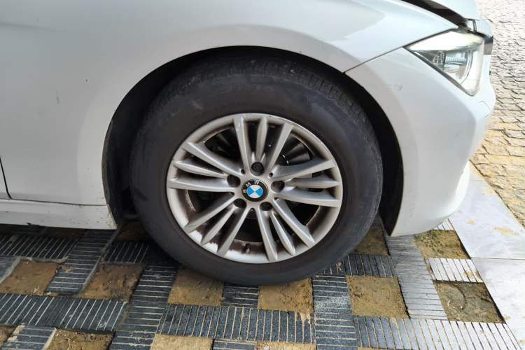 Used BMW 3 Series 2014 320Li Fashion Model Right Front Wheel Hub
