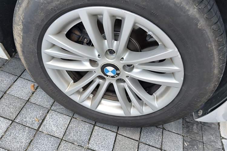 Used BMW 3 Series 2014 328i xDrive Sport Design Package Right Front Wheel Hub