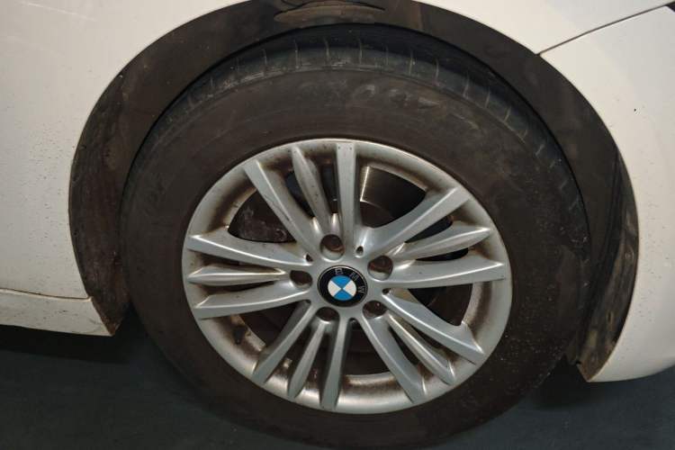 Used BMW 3 Series 2014 320Li Fashion Model Right Front Wheel Hub