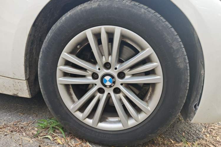Used BMW 3 Series 2014 320Li Fashion Model Right Front Wheel Hub