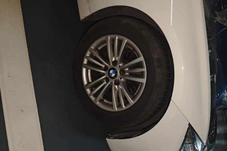 Used BMW 3 Series 2014 320Li Fashion Model Right Front Wheel Hub