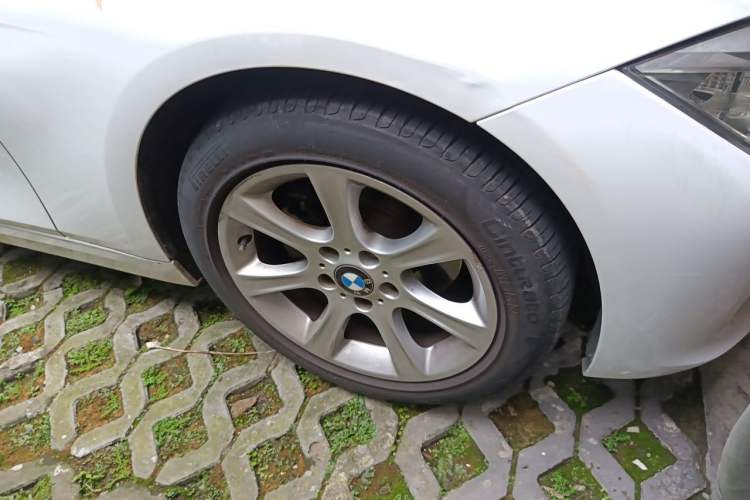 Used BMW 3 Series 2014 328Li Fashion Model Right Front Wheel Hub