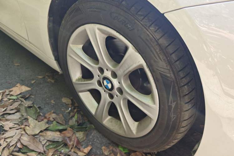 Used BMW 3 Series 2014 328Li Fashion Model Right Front Wheel Hub