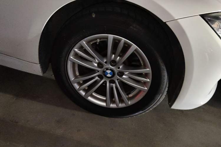 Used BMW 3 Series 2014 320Li Fashion Model Right Front Wheel Hub