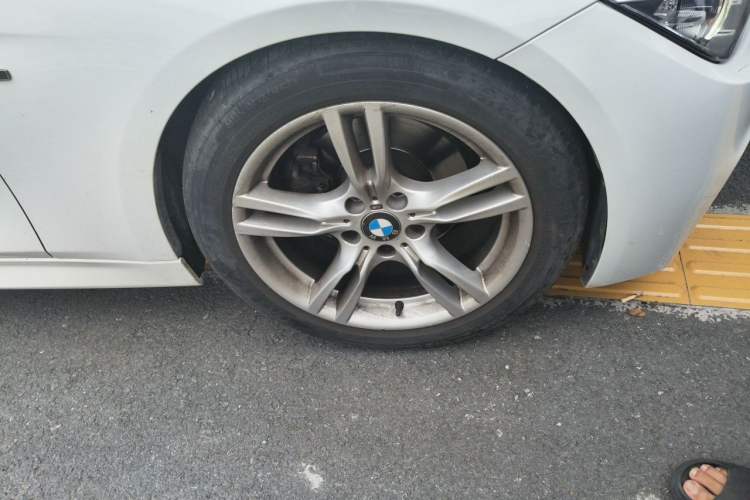 Used BMW 3 Series 2014 320i Sport Design Package Right Front Wheel Hub