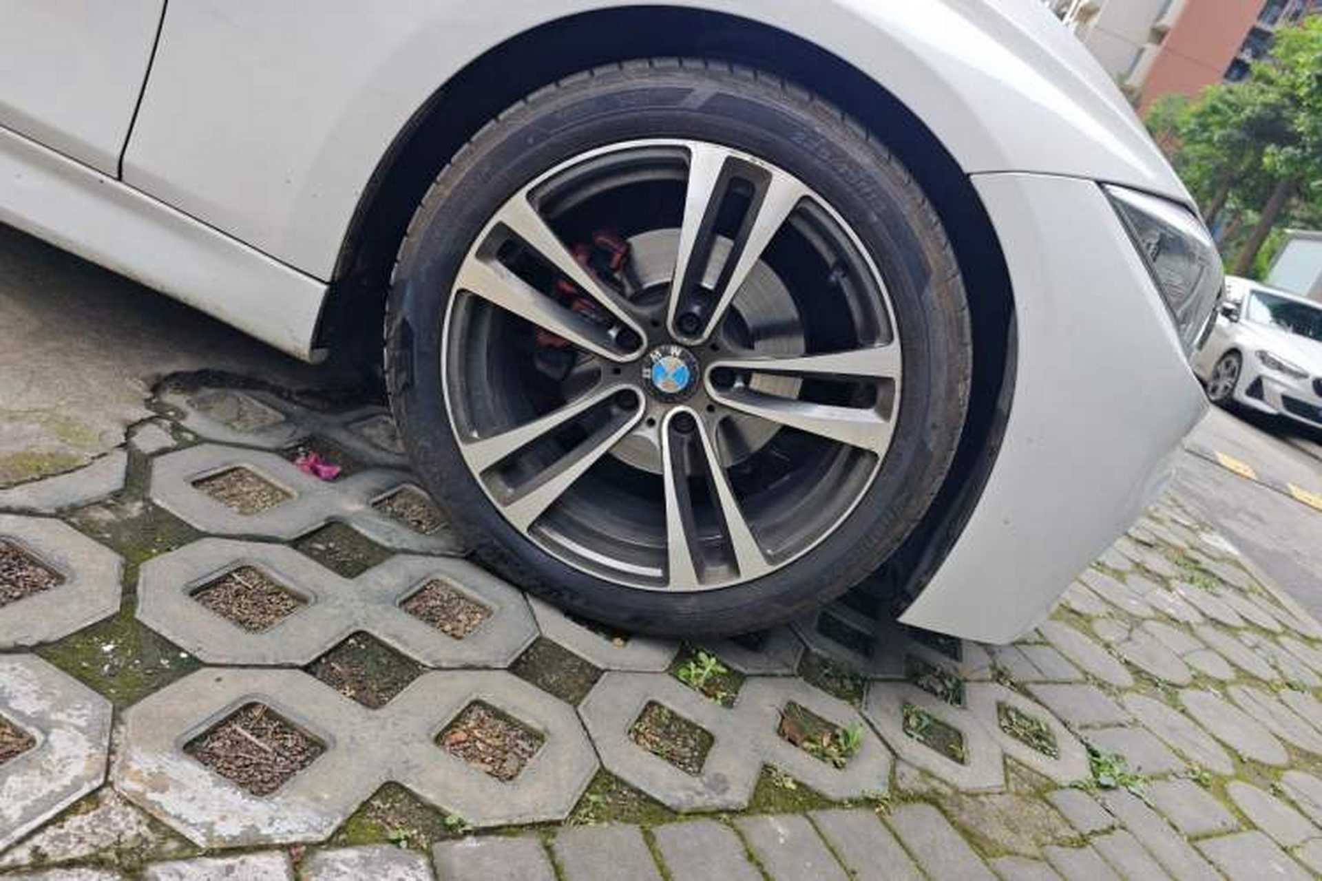 Used BMW 3 Series 2014 320i Sport Edition Right Front Wheel Hub