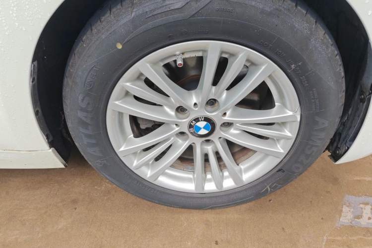 Used BMW 3 Series 2014 320Li Fashion Model Right Front Wheel Hub