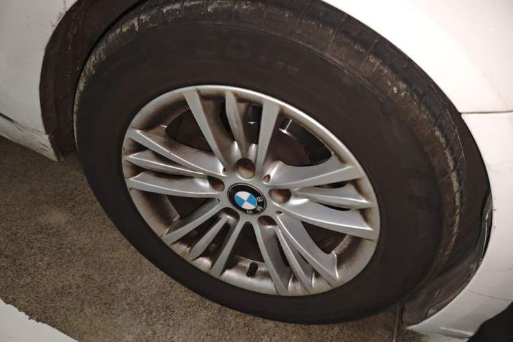 Used BMW 3 Series 2014 320Li Fashion Model Right Front Wheel Hub