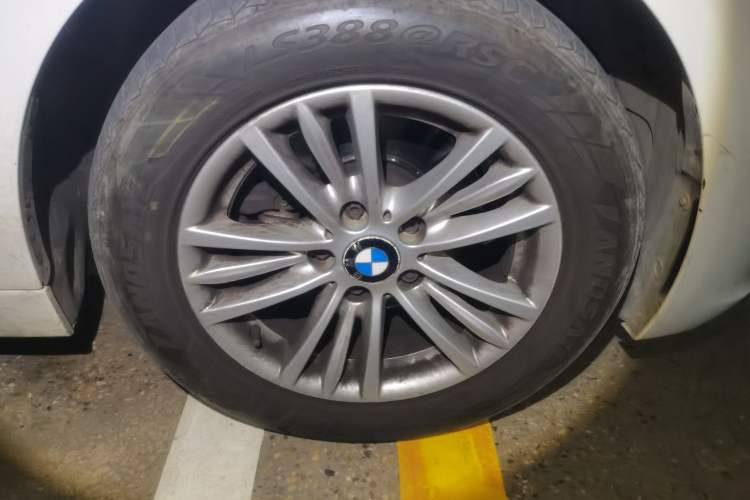 Used BMW 3 Series 2014 320Li Fashion Model Right Front Wheel Hub