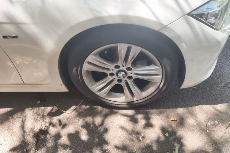Used BMW 3 Series 2014 320i Sport Design Package Right Front Wheel Hub