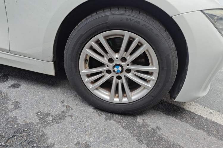 Used BMW 3 Series 2014 320Li Fashion Model Right Front Wheel Hub