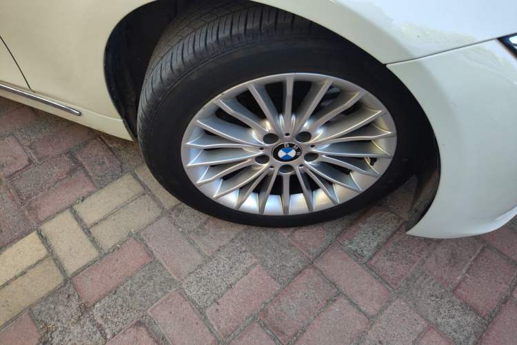 Used BMW 3 Series 2014 320Li Luxury Design Package Right Front Wheel Hub