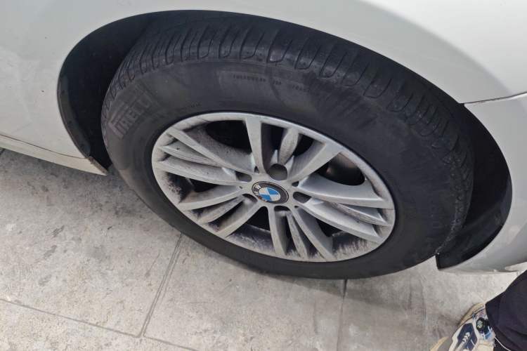 Used BMW 3 Series 2014 320Li Fashion Model Right Front Wheel Hub