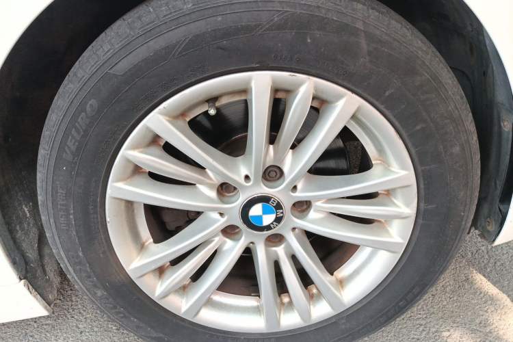 Used BMW 3 Series 2014 320Li Fashion Model Right Front Wheel Hub