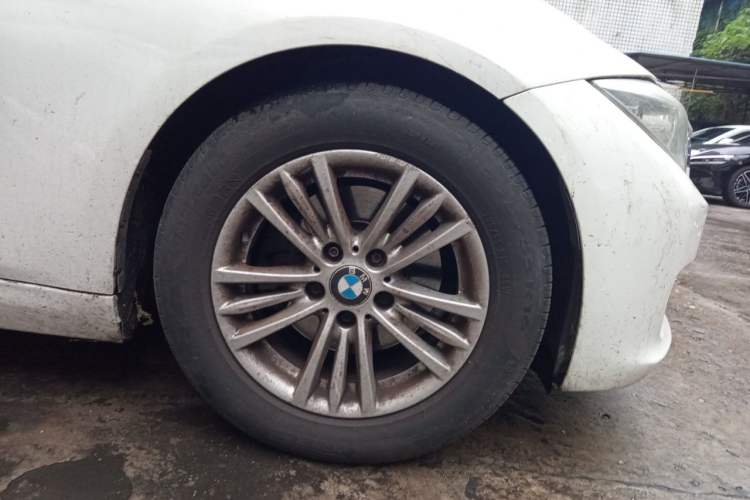 Used BMW 3 Series 2014 320Li Fashion Model Right Front Wheel Hub