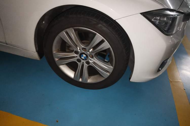 Used BMW 3 Series 2014 328i Sport Design Package Right Front Wheel Hub