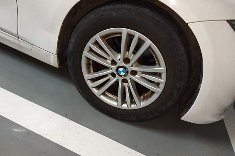 Used BMW 3 Series 2014 320Li Fashion Model Right Front Wheel Hub