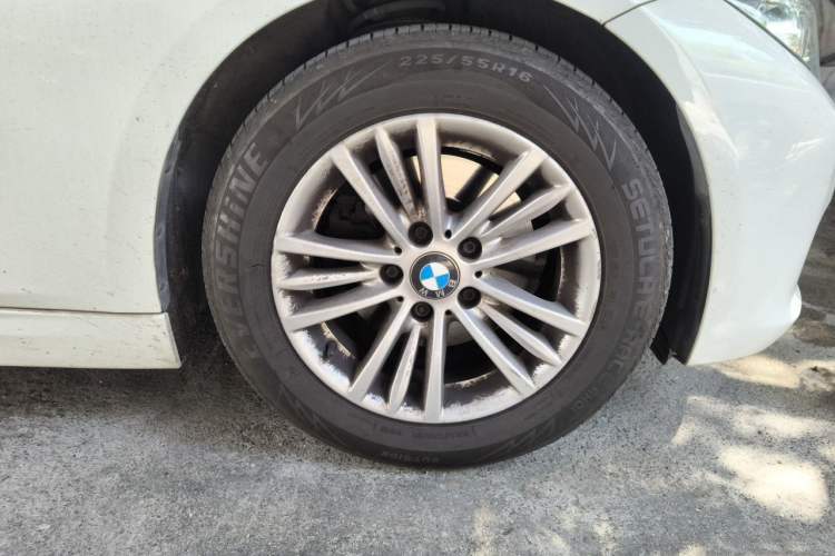Used BMW 3 Series 2014 320Li Fashion Model Right Front Wheel Hub