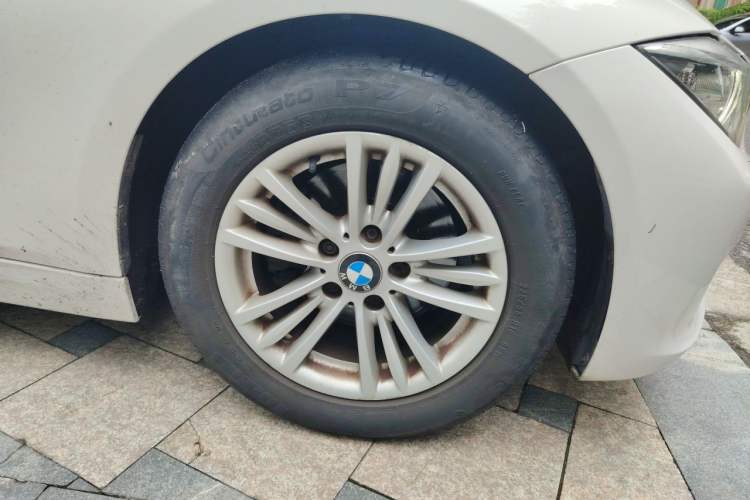 Used BMW 3 Series 2014 320Li Fashion Model Right Front Wheel Hub