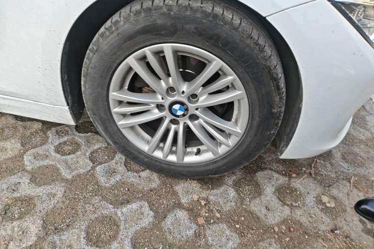 Used BMW 3 Series 2014 320Li Fashion Model Right Front Wheel Hub