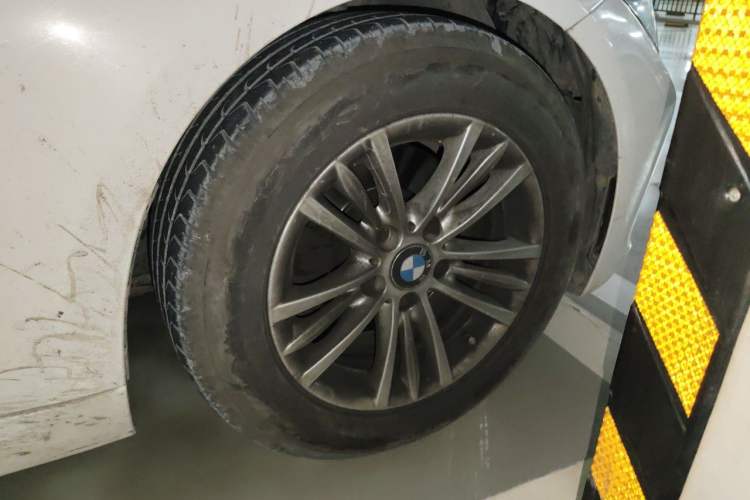 Used BMW 3 Series 2014 320Li Fashion Model Right Front Wheel Hub