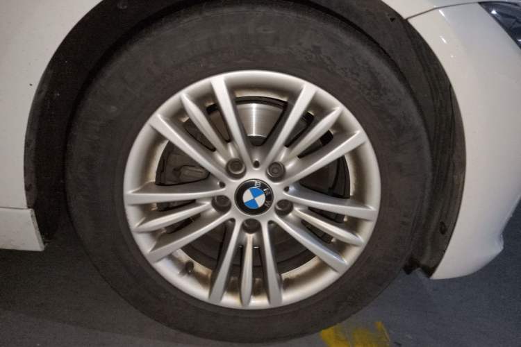 Used BMW 3 Series 2014 320Li Fashion Model Right Front Wheel Hub